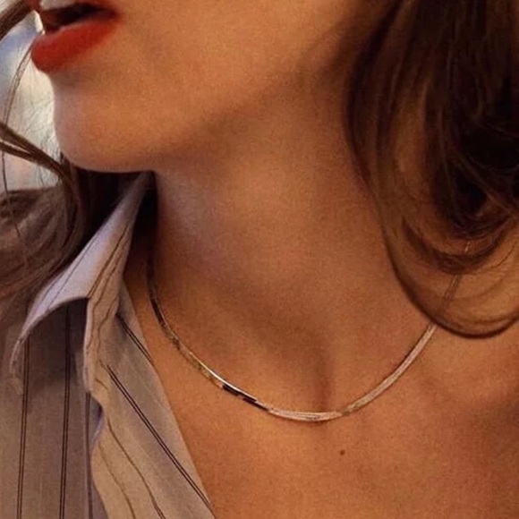 **NEW 18K Gold Herringbone Chain Necklace - Picture 5 of 7